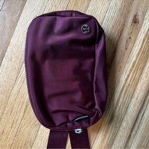 Lululemon Everywhere Belt Bag 1L Maroon